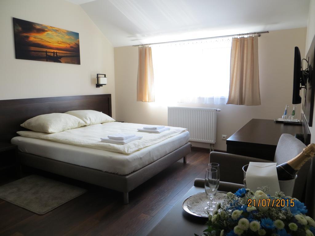 Hotel Pod Chełmem Ropa Buitenkant foto