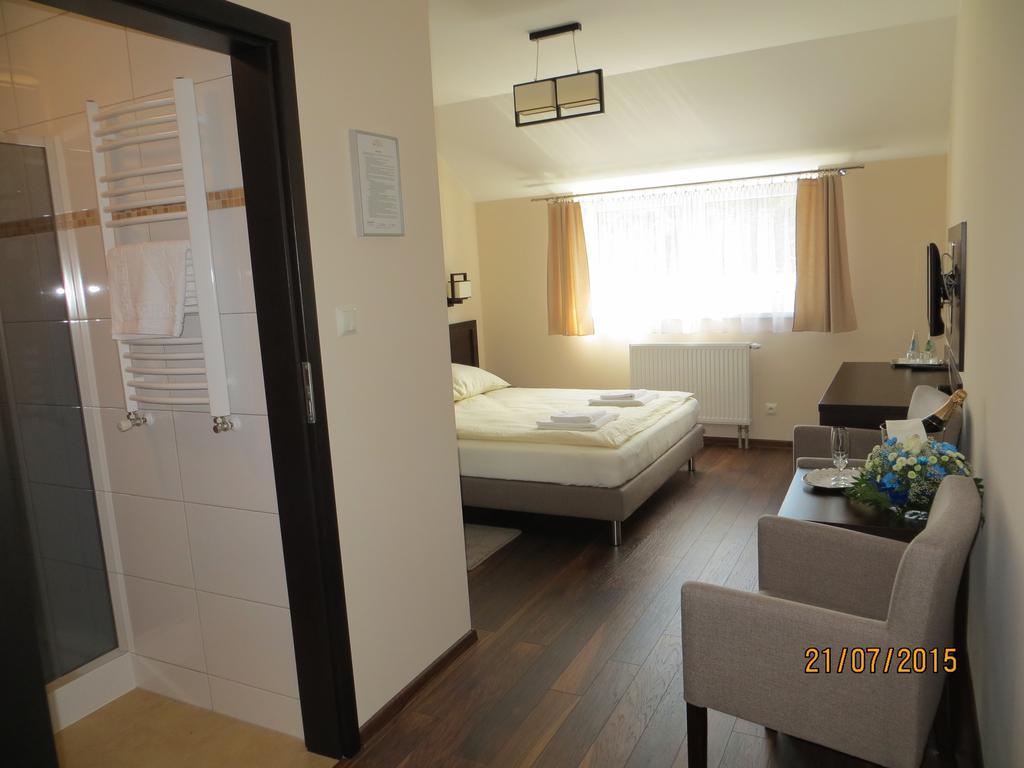 Hotel Pod Chełmem Ropa Buitenkant foto
