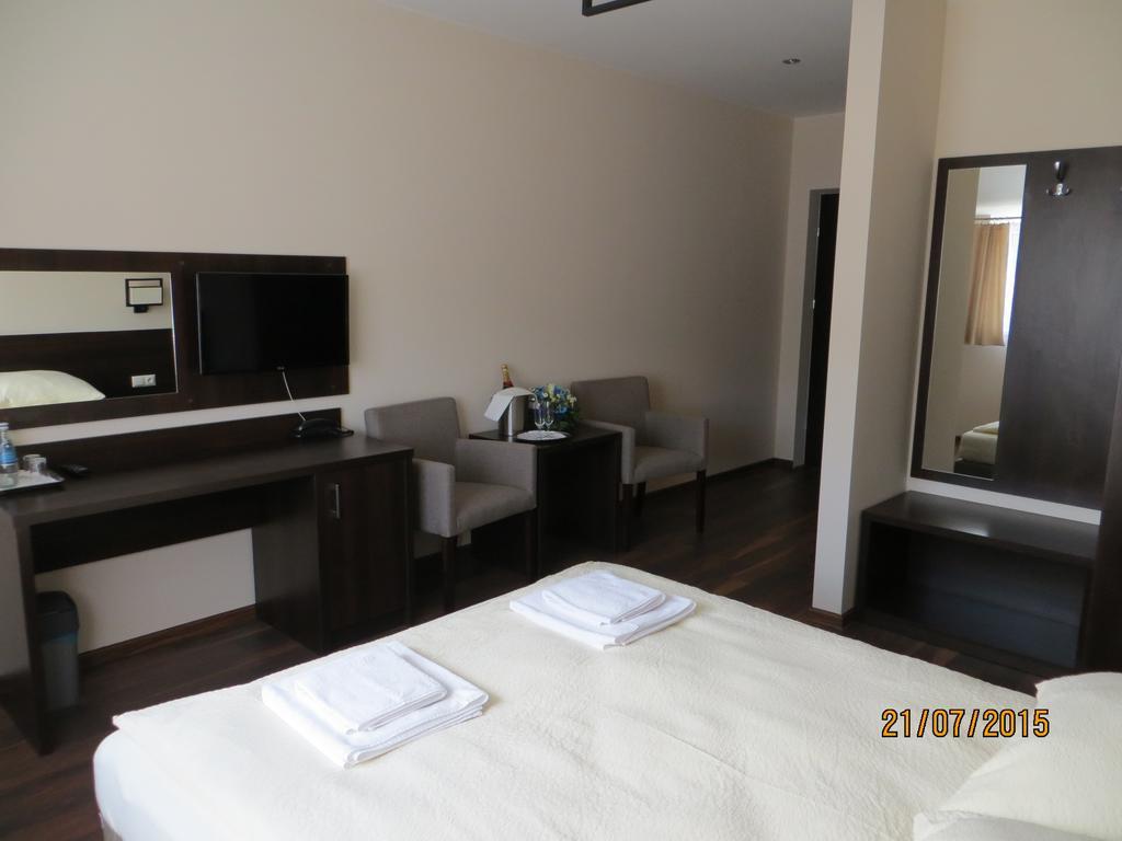 Hotel Pod Chełmem Ropa Buitenkant foto