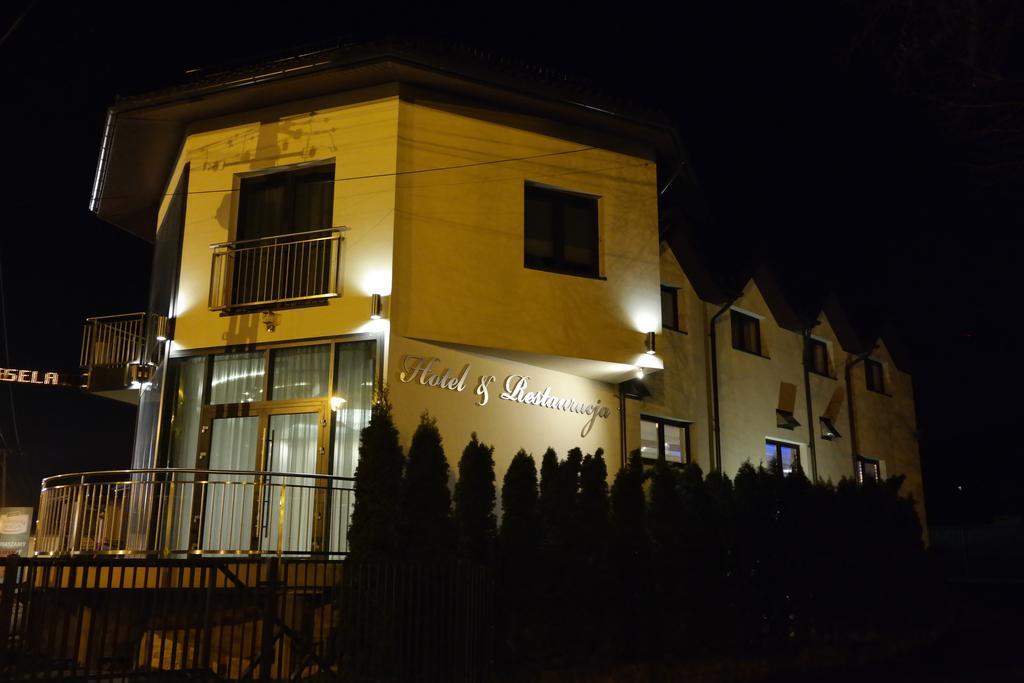 Hotel Pod Chełmem Ropa Buitenkant foto