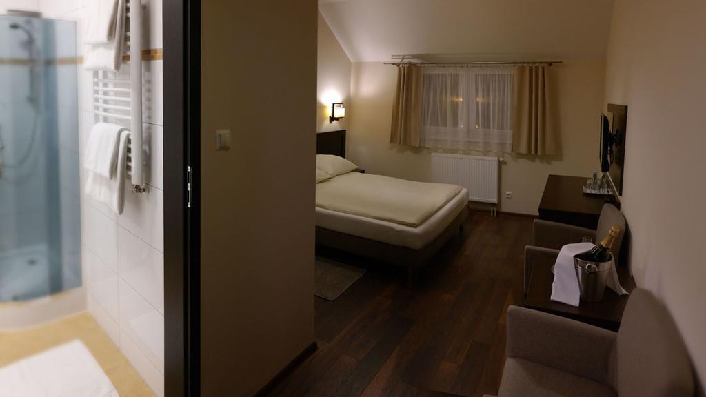 Hotel Pod Chełmem Ropa Kamer foto